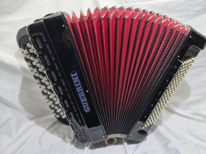 Guerrini Knopfakkordeon (B - Griff) accordion (B - System)